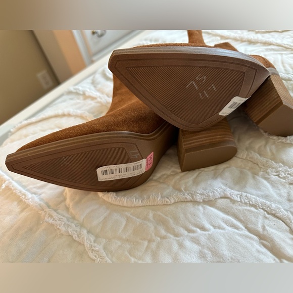 Steve Madden ankle boot Steve Madden Addy - Cognac Suede Bootie Color: Tan NWT - Picture 5 of 9